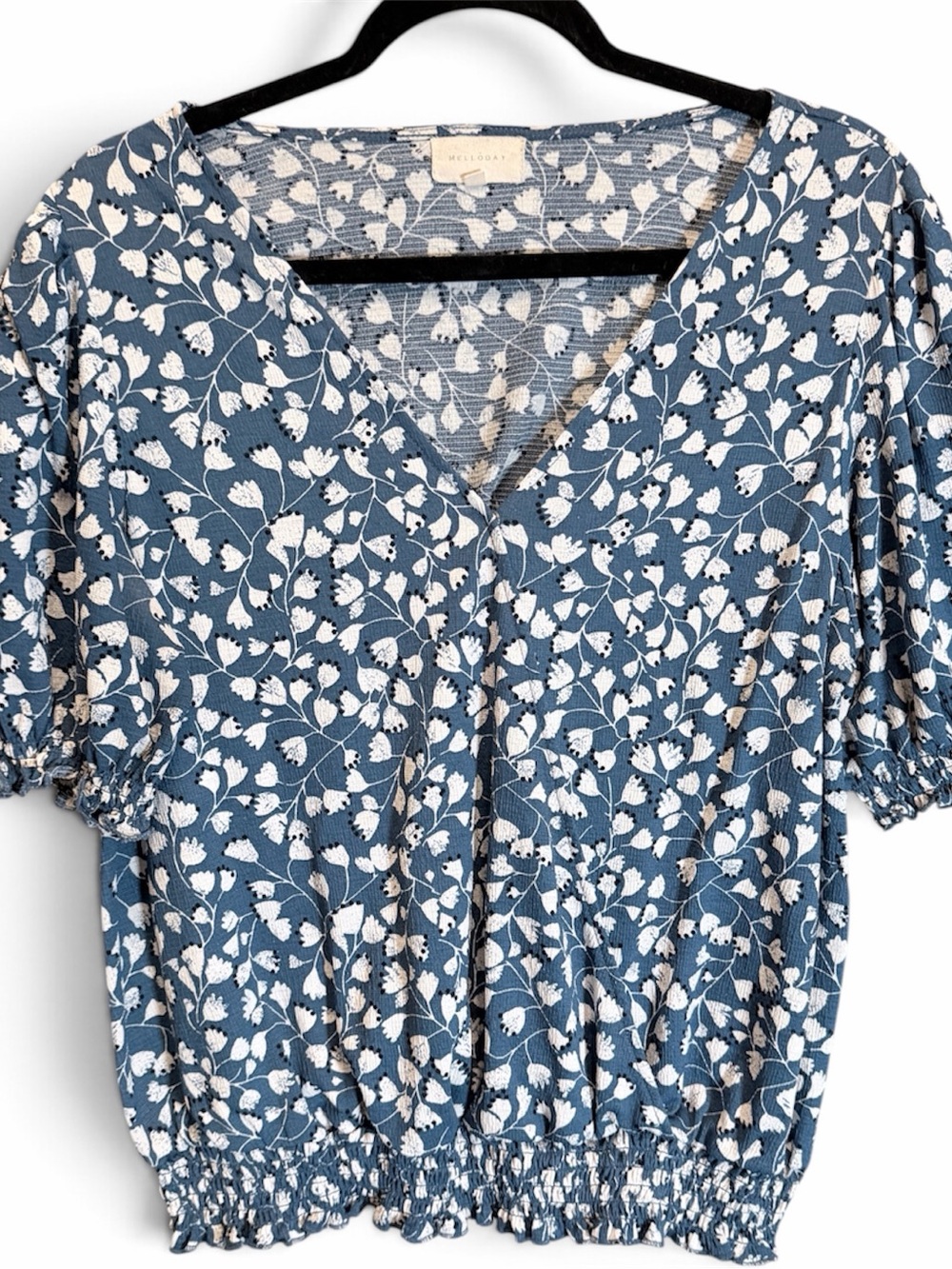 MELLODAY Blue Floral V-Neck Smocked Waist Blouse